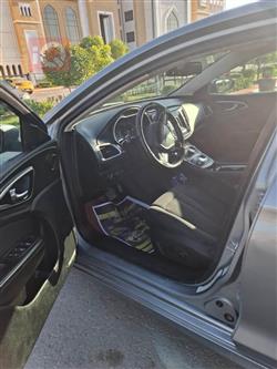 کرایسلەر 200